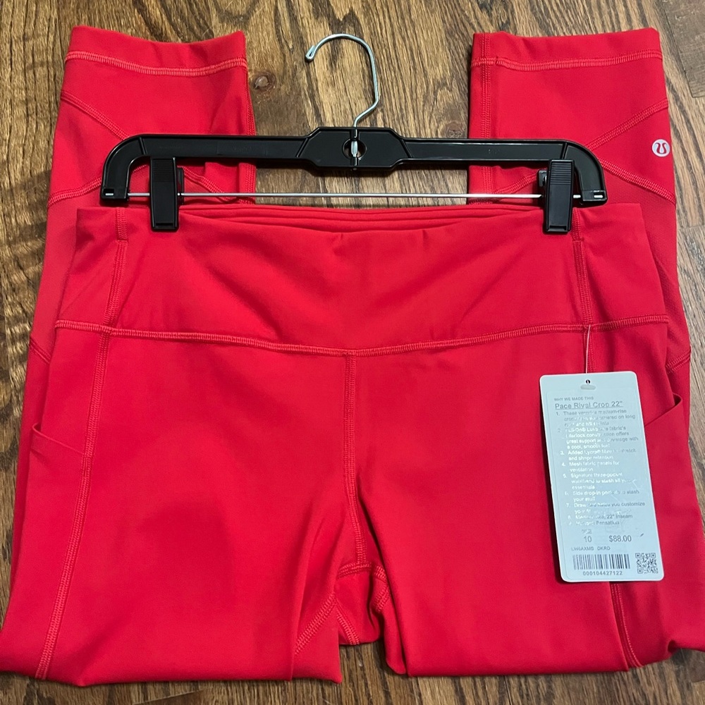 NWT Lululemon Pace rival Crops in a beautiful red color! Size 10